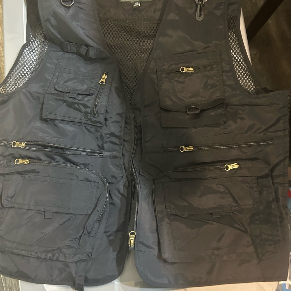 Black Utility Vest with Multiple Pockets